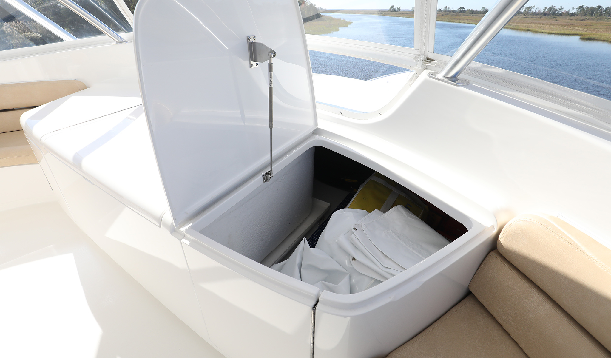 Viking Yachts 92 Convertible 92C