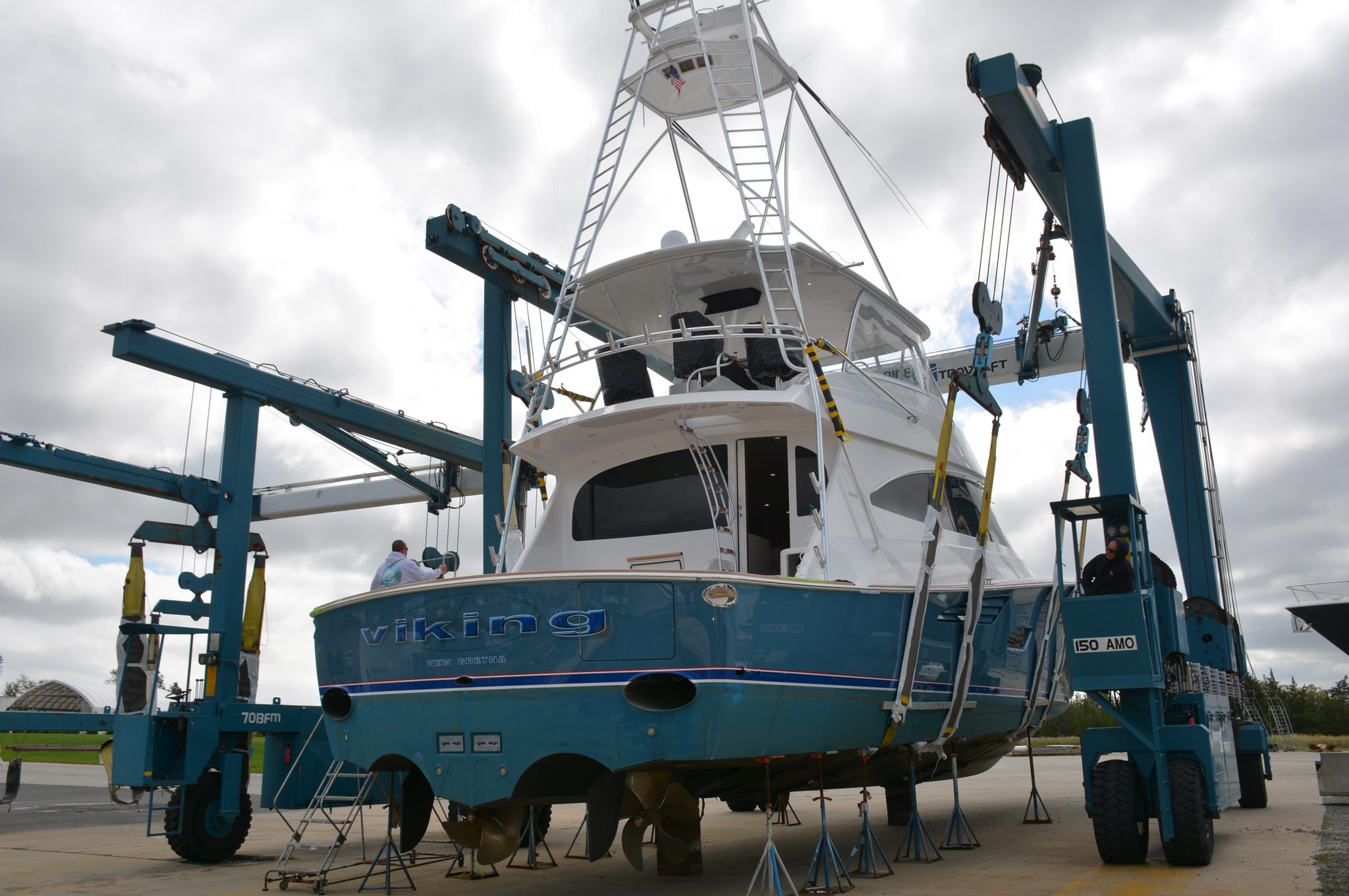 yacht motor service center